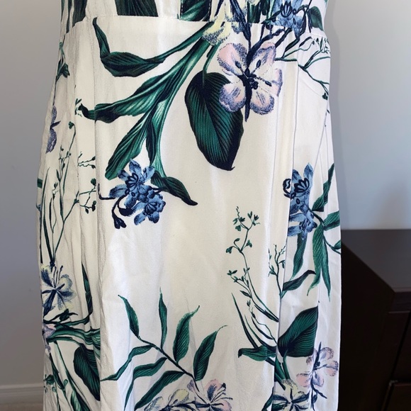 WHITE FLORAL DYNAMITE DRESS - Picture 4 of 8